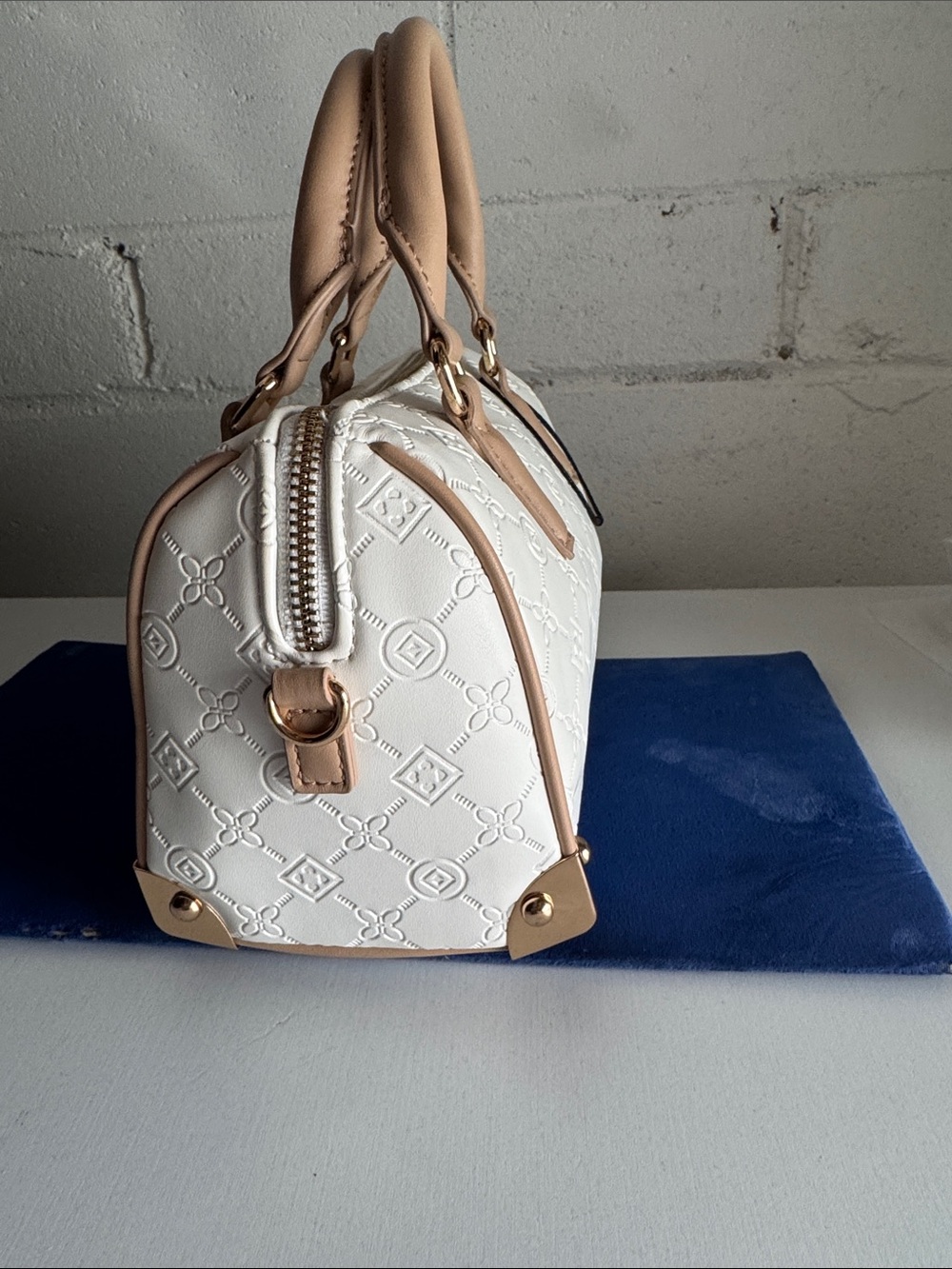 ALDO White Satchel with Beige Trim and Gold Hardware - Picture 2 of 6